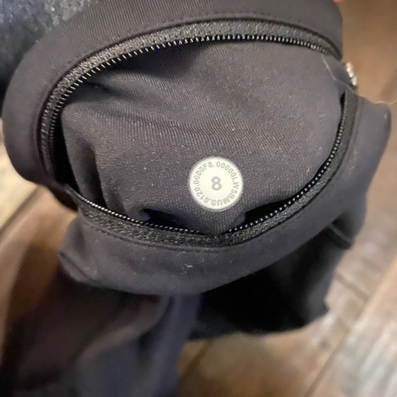 Ladies new condition lululemon leggings - Picture 4 of 4